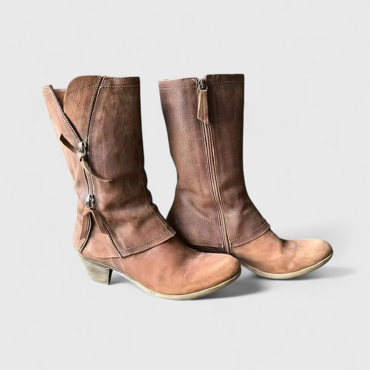 Effortless western ankle boots with cushioned sole
