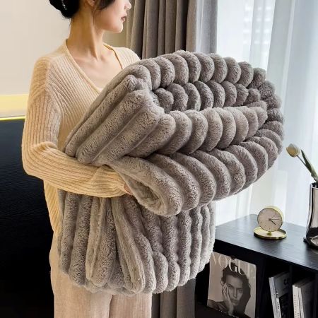 100 x 150 cm Plush Faux Fur Throw Blanket