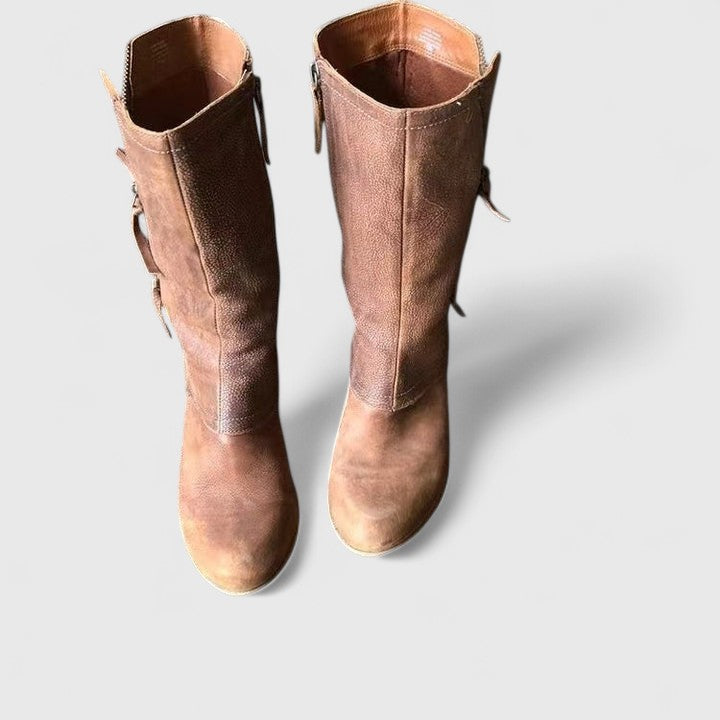 Effortless western ankle boots with cushioned sole