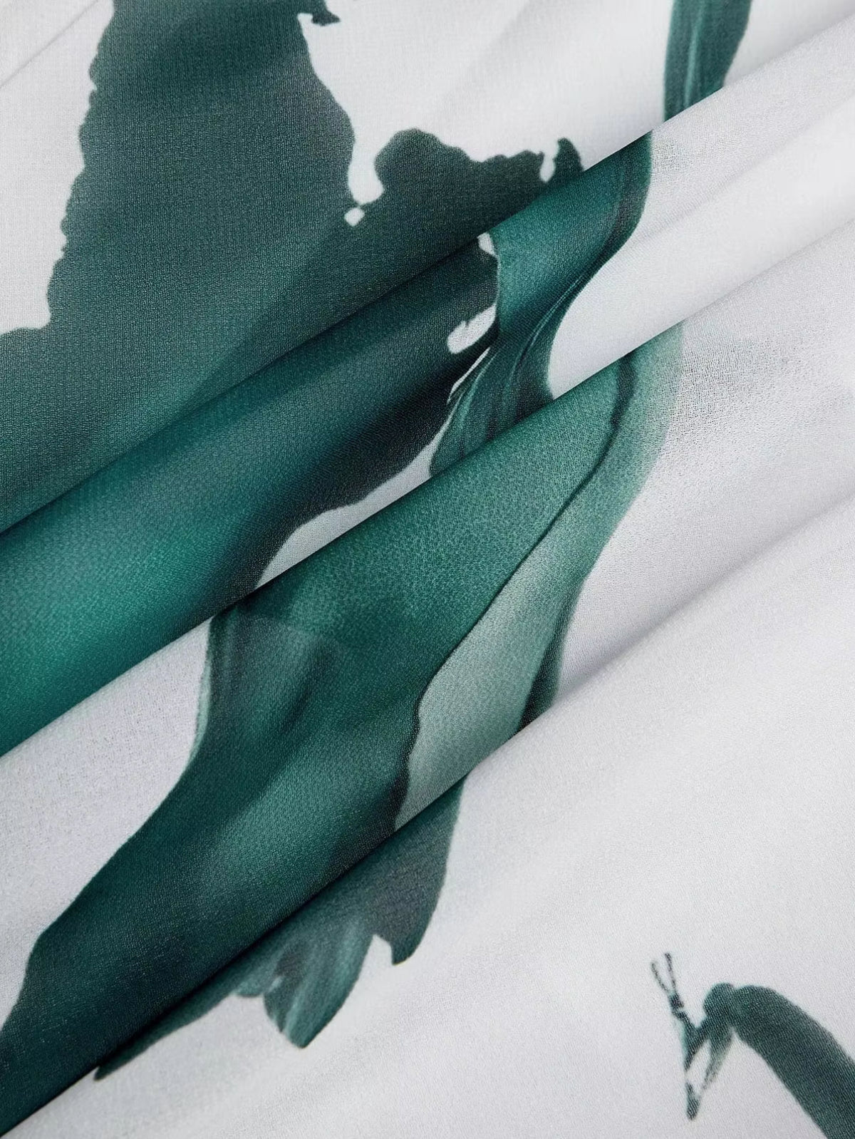 Nikka – Flowing Watercolor Maxi Dress with Tie Waist