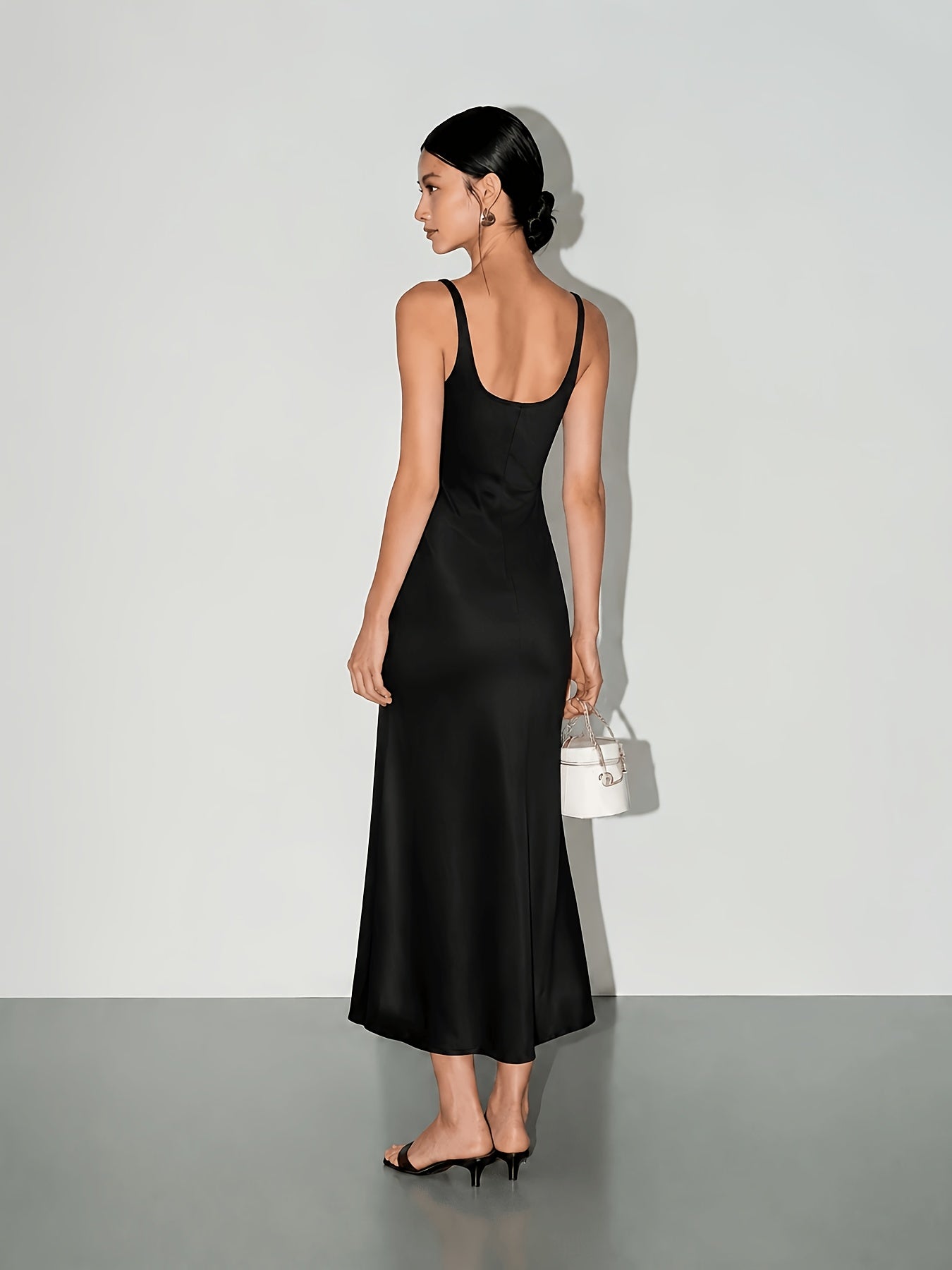 Women's Satin Tank Dress Scoop Neck Sleeveless Slim Fit Maxi Summer Vacation Wear