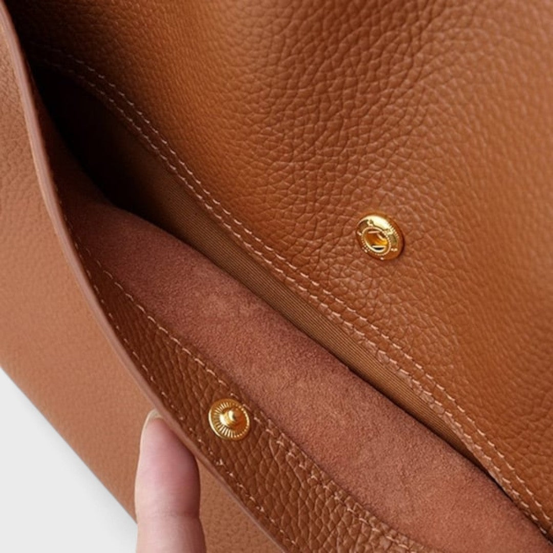 Fara – Elegant and Timeless Shoulder Bag