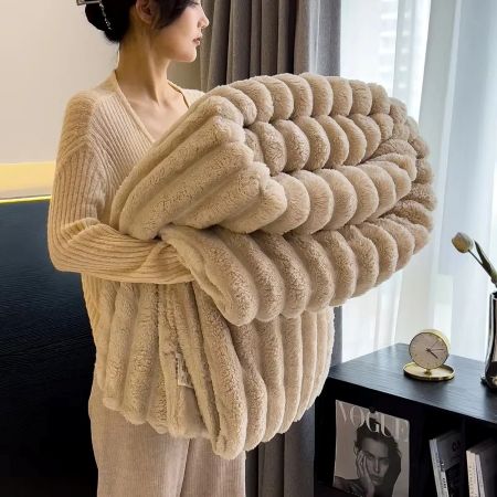 100 x 150 cm Plush Faux Fur Throw Blanket