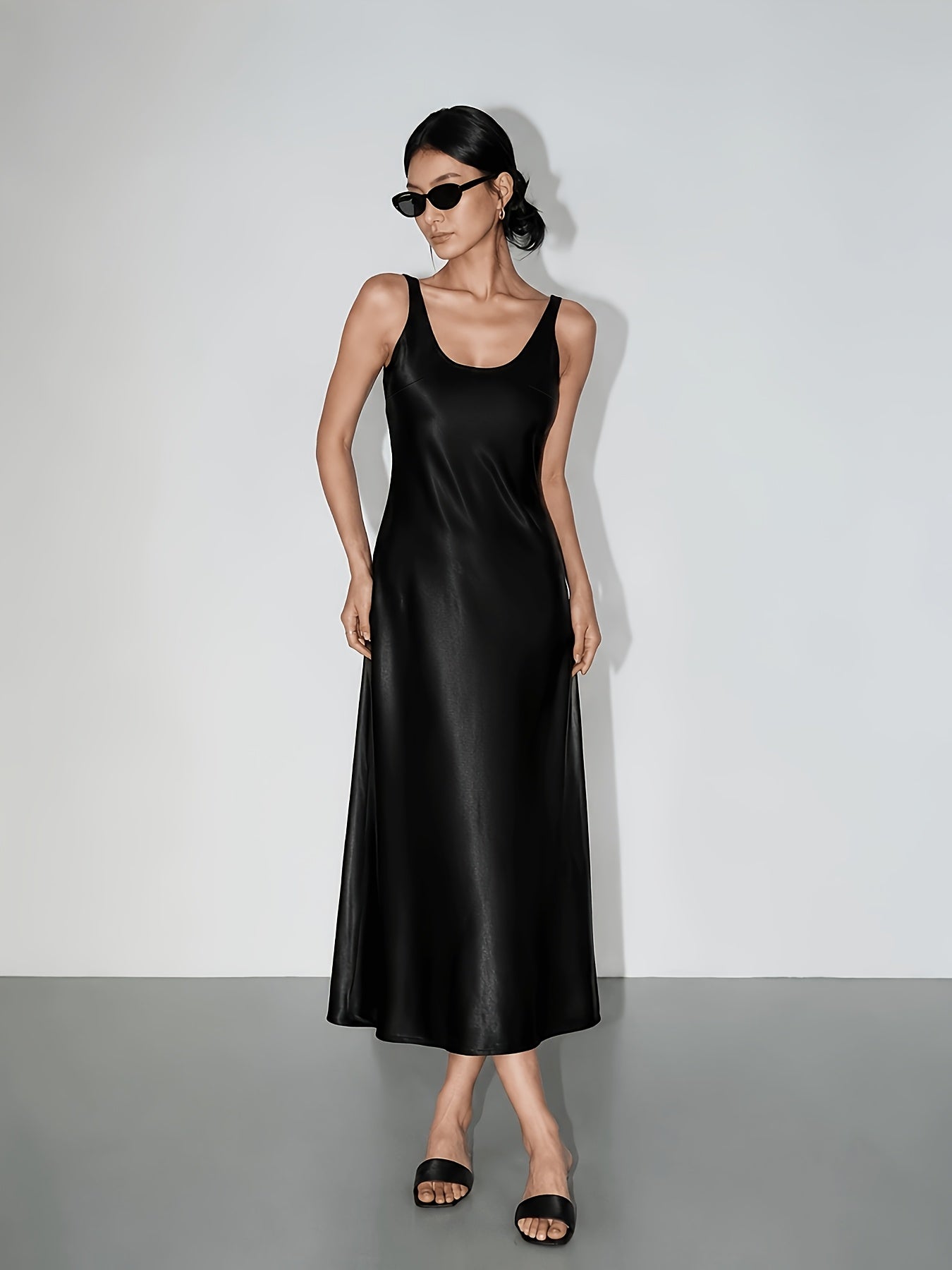 Women's Satin Tank Dress Scoop Neck Sleeveless Slim Fit Maxi Summer Vacation Wear