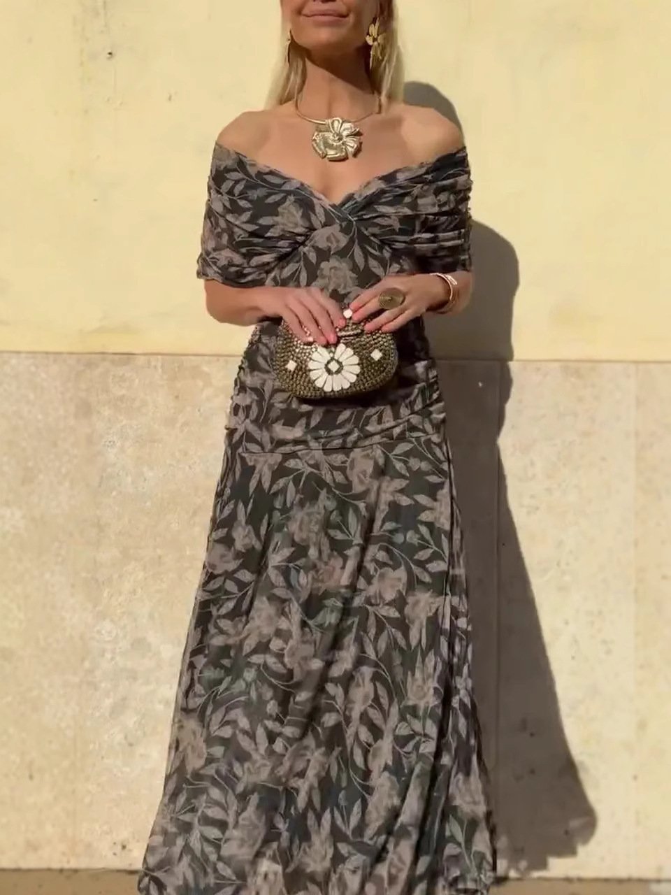 Noemi – Elegant Maxi Dress with Floral Touch