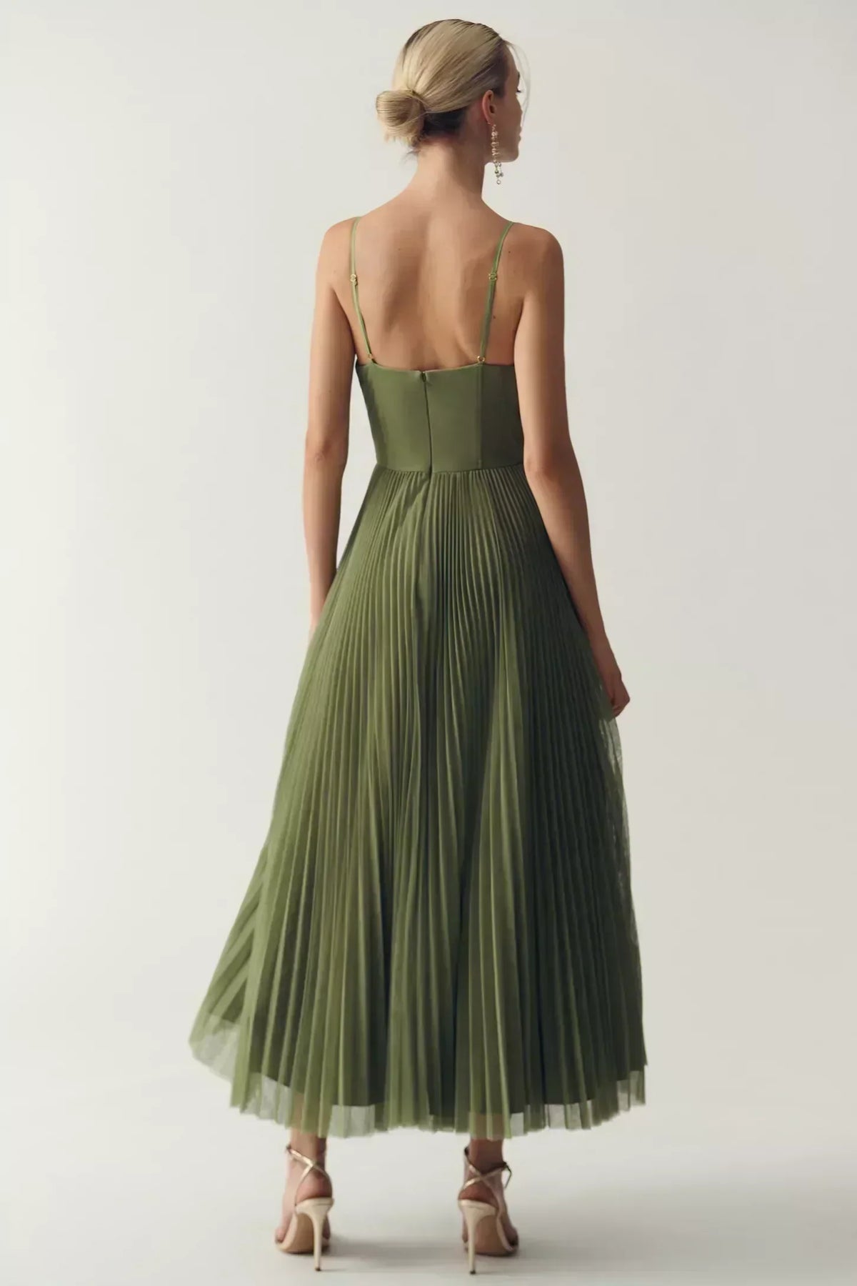 Serena – Midi Dress with Structured Bodice and Pleated Skirt
