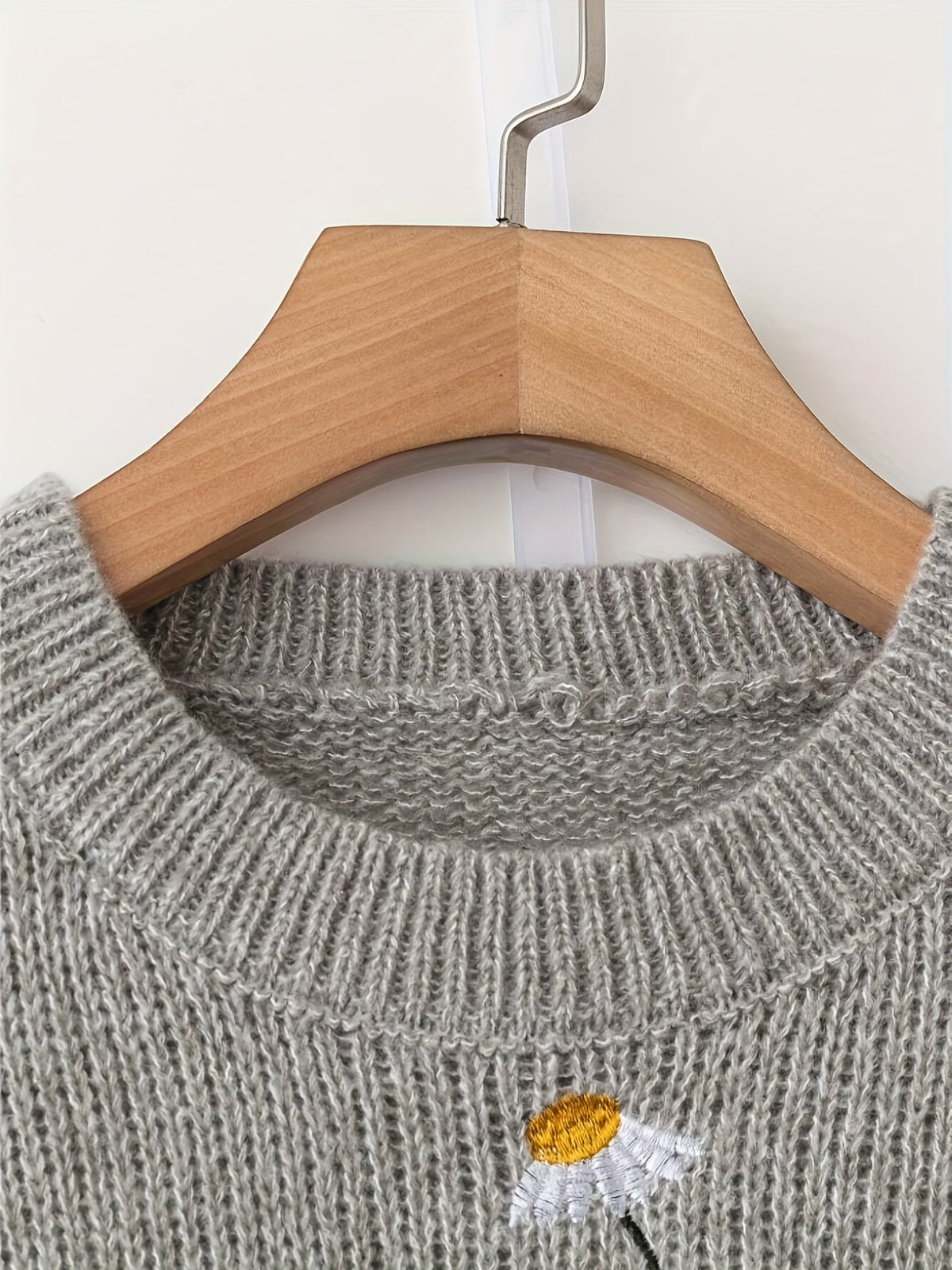 Florie | Women's Daisy Embroidered Knit Sweater